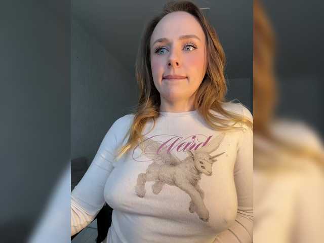 elegantbabe's BongaCams show and profile