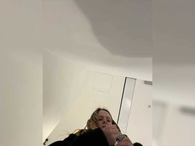 elegantbabe's BongaCams show and profile