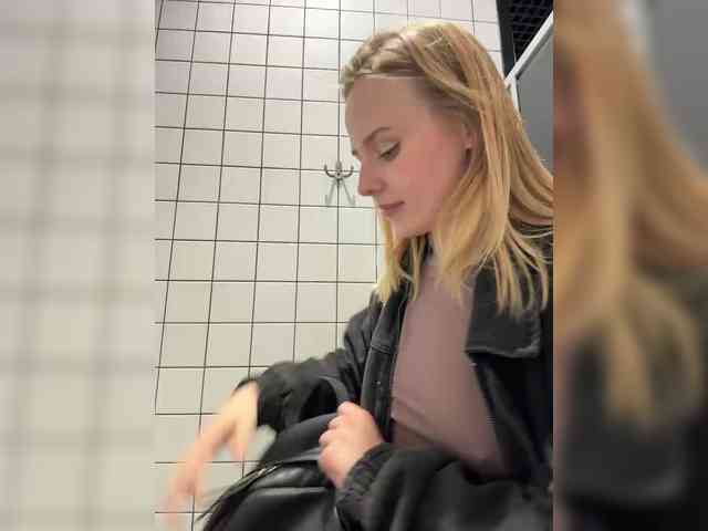 upskirt camera Elegantbabe
