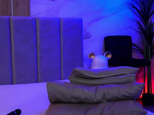 Izabelle02's BongaCams show and profile