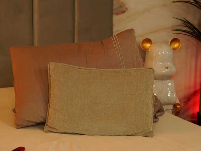 Izabelle02's BongaCams show and profile