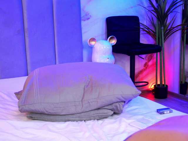 Izabelle02's BongaCams show and profile