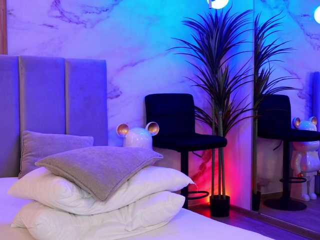 Izabelle02's BongaCams show and profile