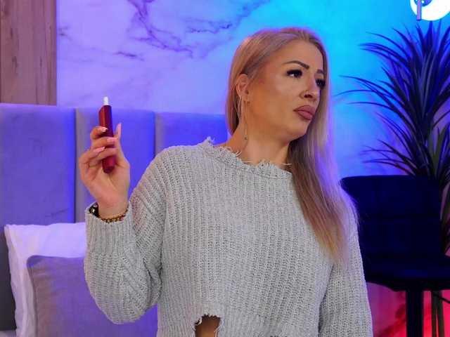 Izabelle02's BongaCams show and profile