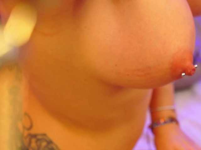 Izabelle02's BongaCams show and profile