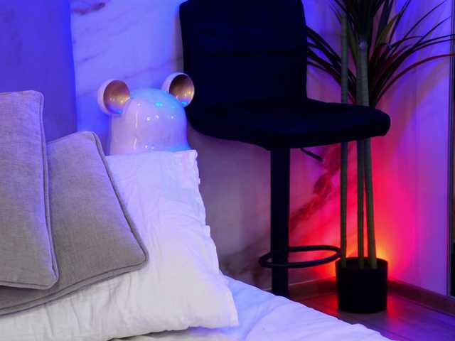 Izabelle02's BongaCams show and profile