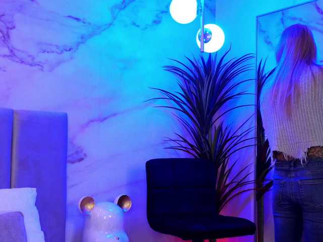 Izabelle02's BongaCams show and profile