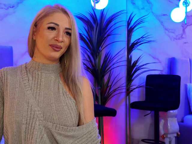 Izabelle02's BongaCams show and profile