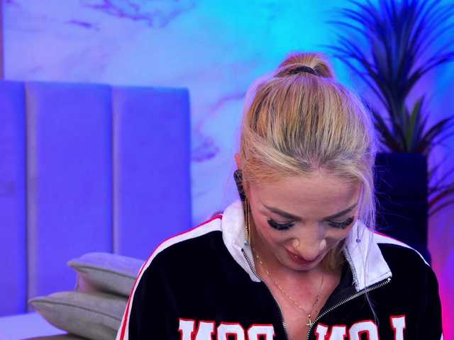 Izabelle02's BongaCams show and profile