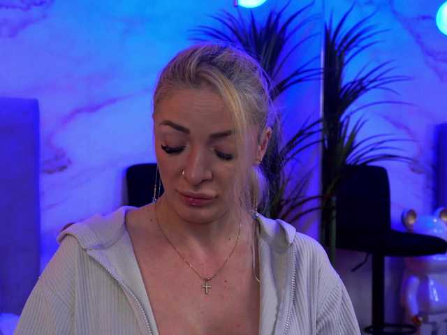 Izabelle02's BongaCams show and profile