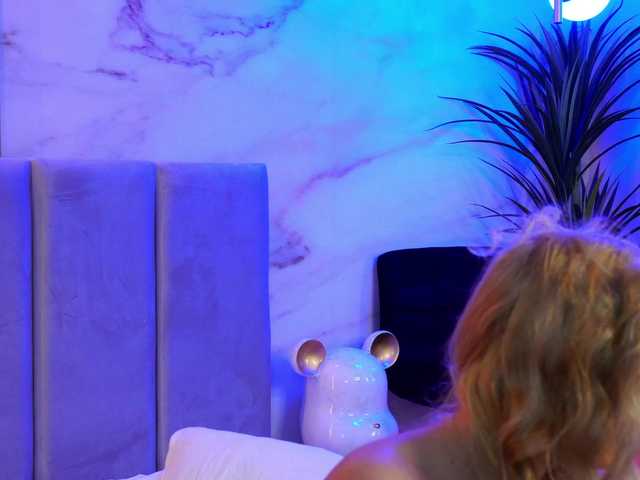 Izabelle02's BongaCams show and profile