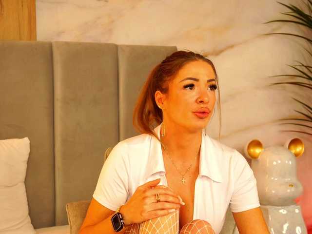 Izabelle02's BongaCams show and profile