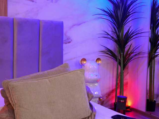 Izabelle02's BongaCams show and profile