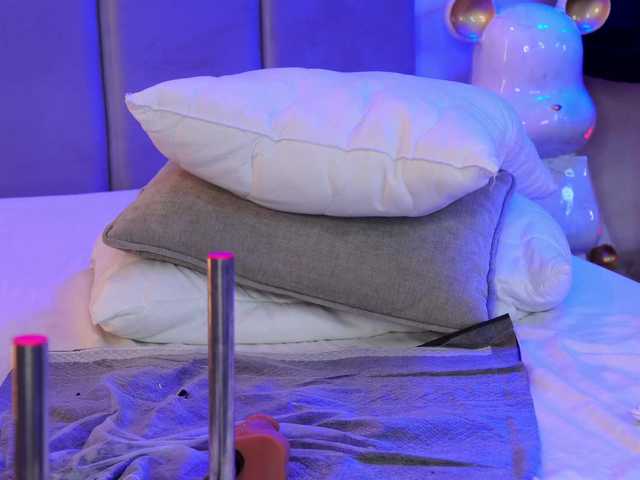 Izabelle02's BongaCams show and profile