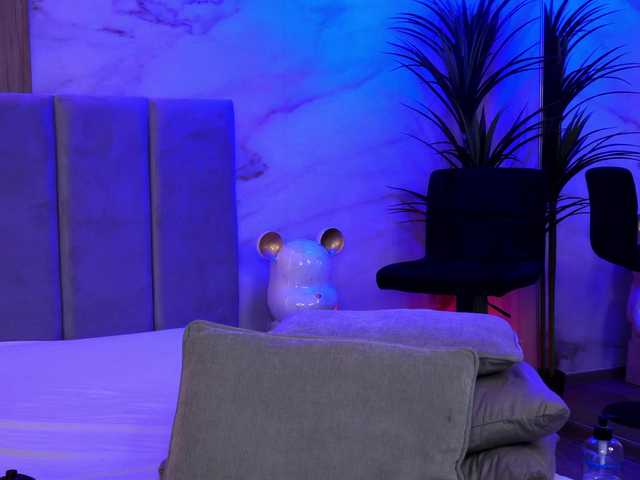 Izabelle02's BongaCams show and profile