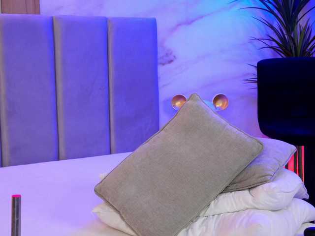 Izabelle02's BongaCams show and profile