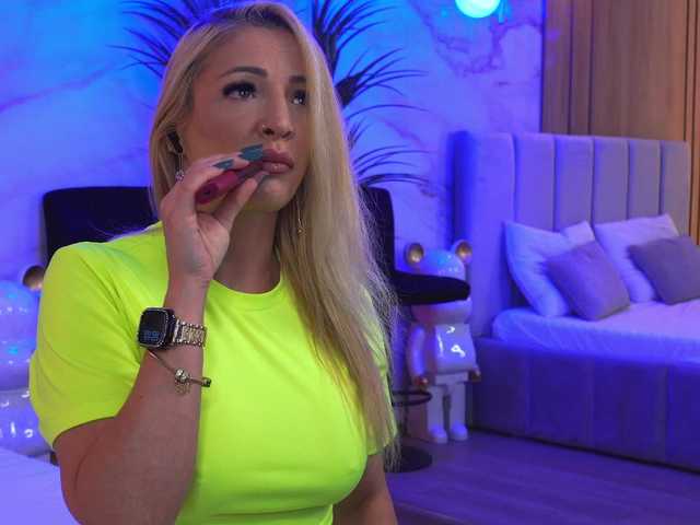 Izabelle02's BongaCams show and profile