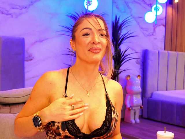 Izabelle02's BongaCams show and profile