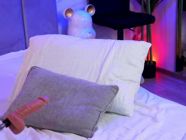 Izabelle02's BongaCams show and profile