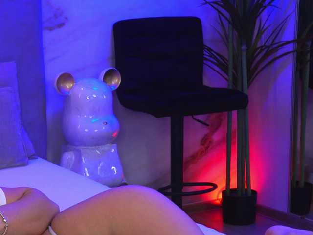 Izabelle02's BongaCams show and profile