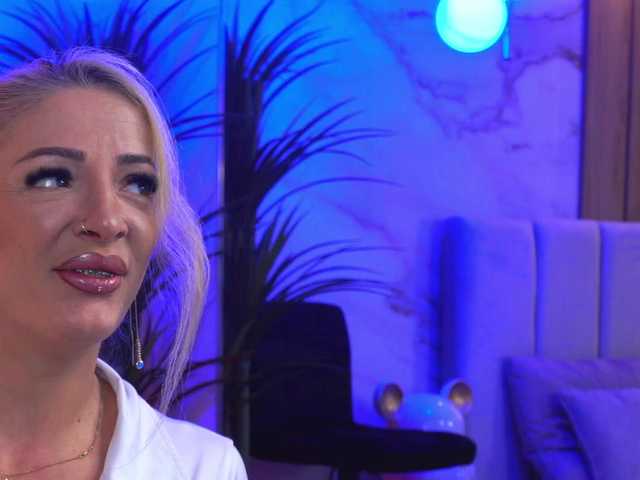 Izabelle02's BongaCams show and profile