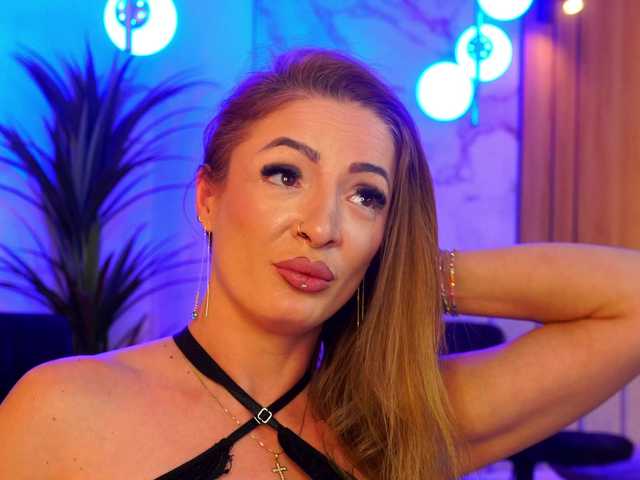 Izabelle02's BongaCams show and profile