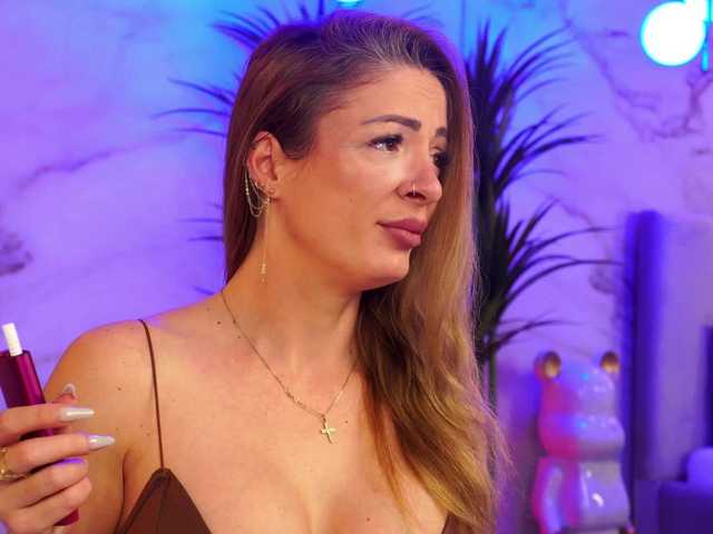 Izabelle02's BongaCams show and profile