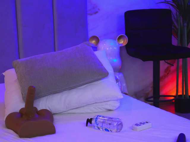 Izabelle02's BongaCams show and profile