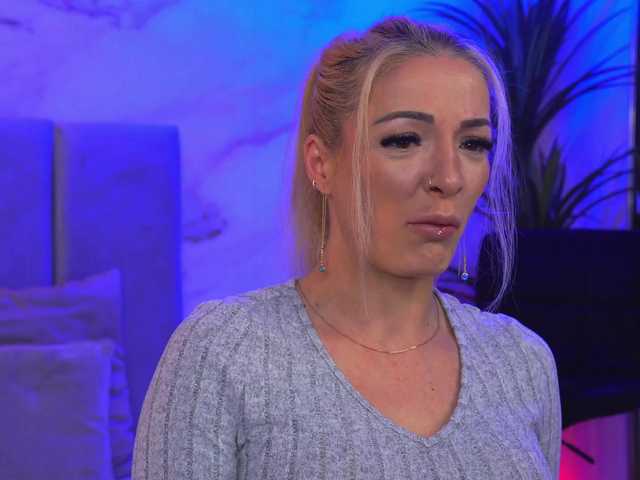 Izabelle02's BongaCams show and profile