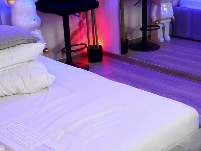 Izabelle02's BongaCams show and profile