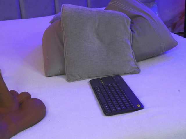 Izabelle02's BongaCams show and profile