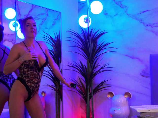 Izabelle02's BongaCams show and profile