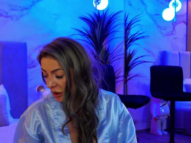 Izabelle02's BongaCams show and profile