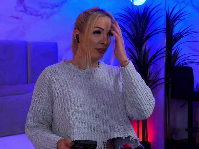 Izabelle02's BongaCams show and profile