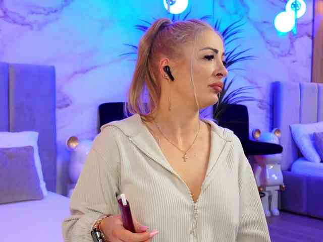 Izabelle02 Live Webcam on BongaCams