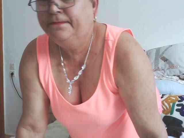 Angeliqdixie Live Webcam on BongaCams