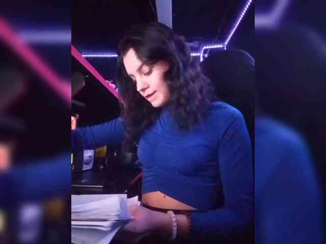 AlinaLisa69 webcam