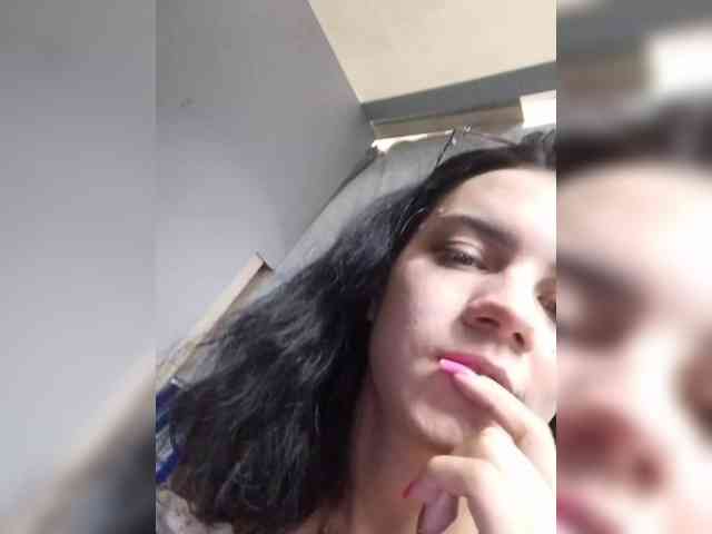 AlinaLisa69 webcam