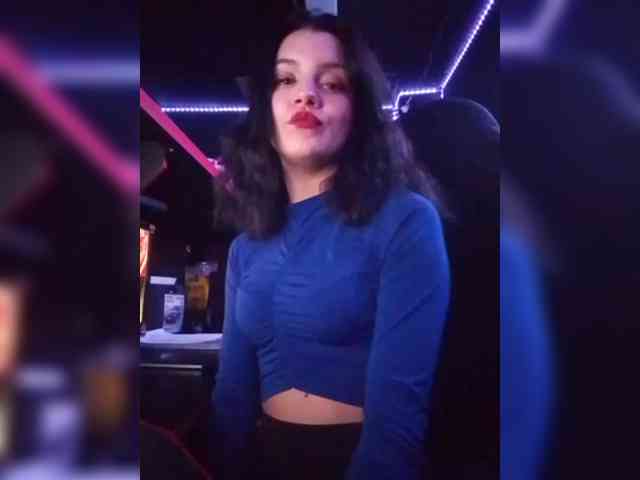 AlinaLisa69 webcam