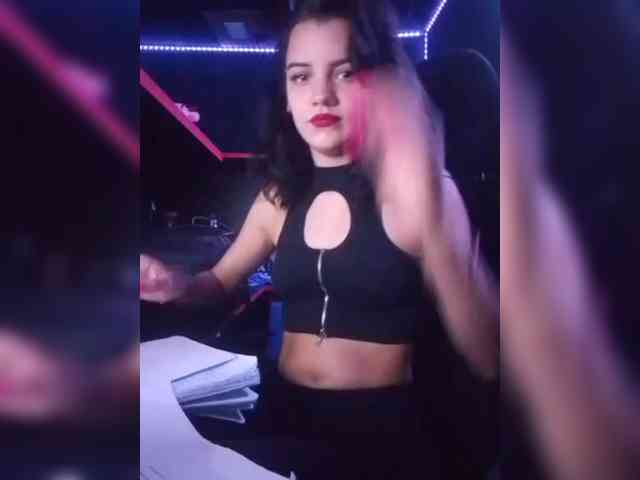 AlinaLisa69 webcam