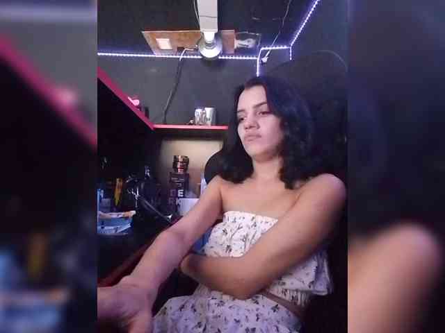 AlinaLisa69 webcam