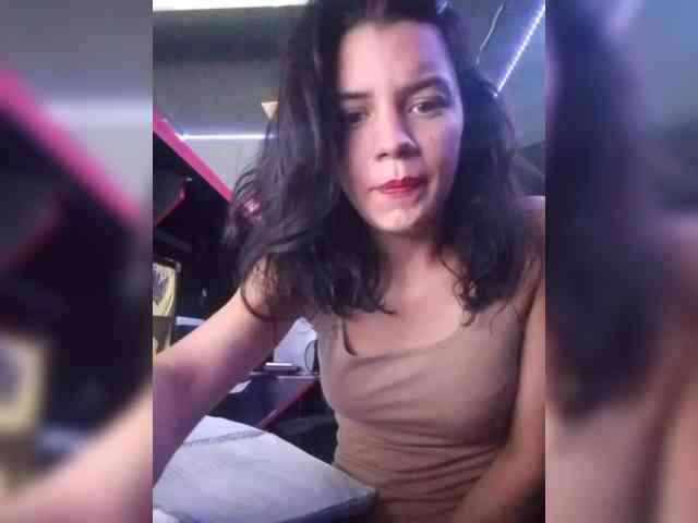 AlinaLisa69 webcam