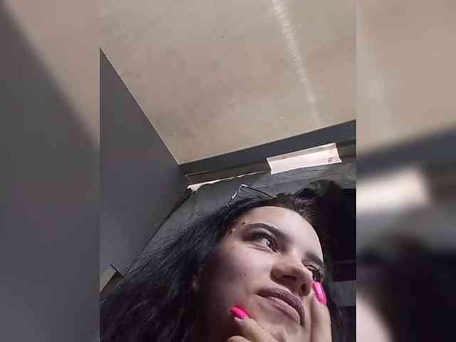 AlinaLisa69 webcam