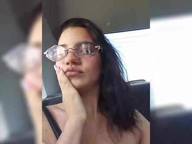 AlinaLisa69 webcam