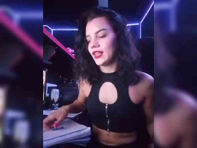AlinaLisa69 webcam