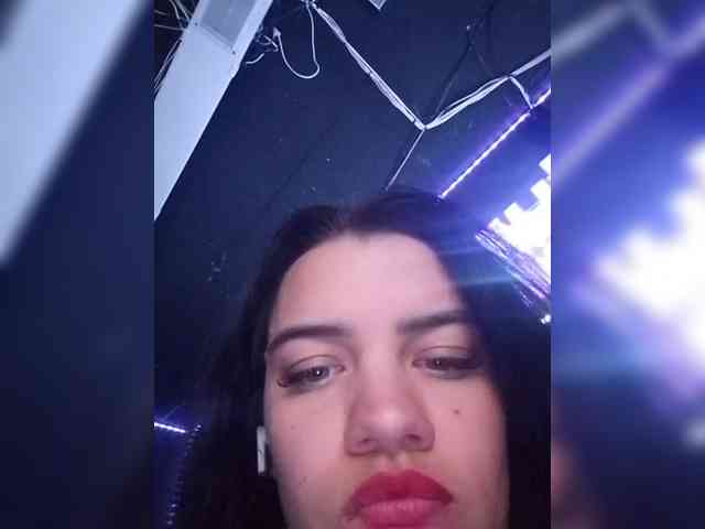 AlinaLisa69 webcam
