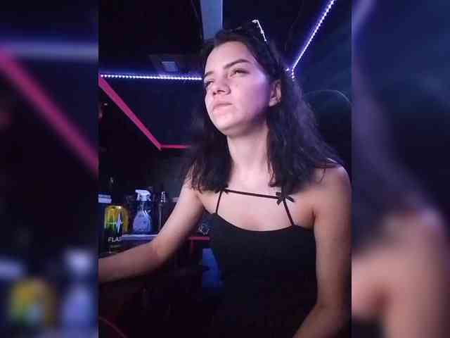 AlinaLisa69 webcam