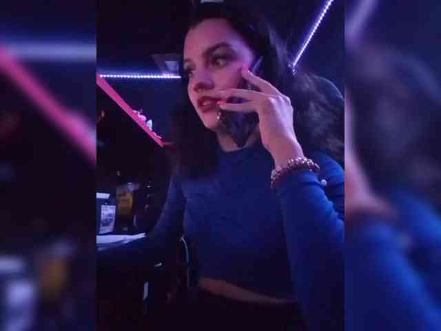 cam random chat AlinaLisa69