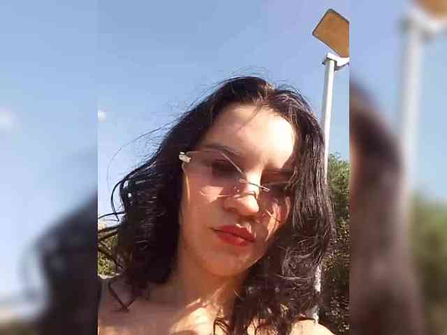 AlinaLisa69 webcam