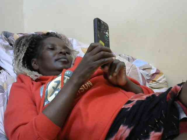 Sweet-mommy webcam